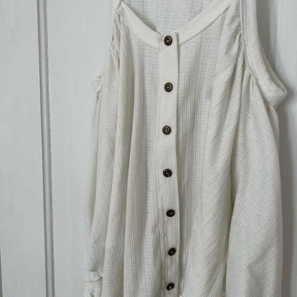 Button Front Tank - Picture 2 of 2